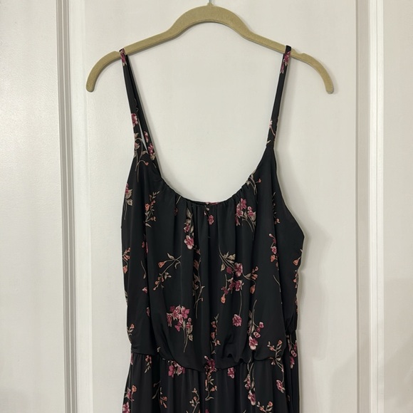 Floral romper with pockets. Size large. - Picture 2 of 5